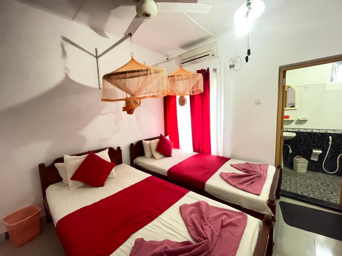 Rock Cascade Tourist Home & Cookery School Полоннарува Екстер'єр фото