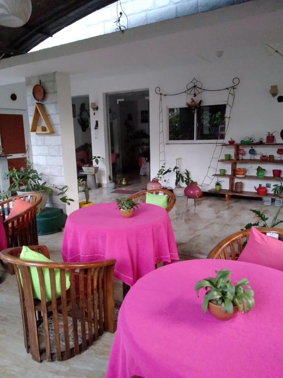 Rock Cascade Tourist Home & Cookery School Полоннарува Екстер'єр фото