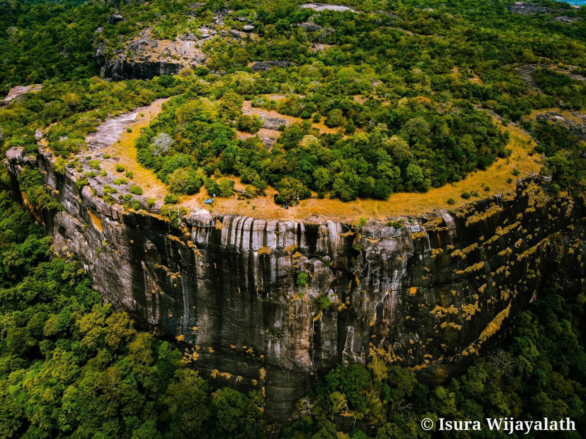 Rock Cascade Tourist Home & Cookery School Полоннарува Екстер'єр фото